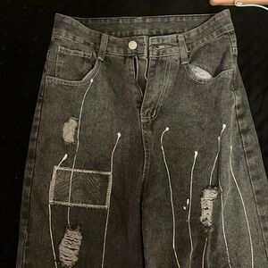 i'm selling these baggy jeans